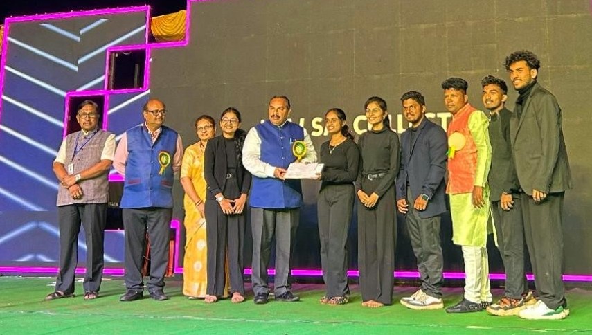 Shreya M receiving Technical Competition and Industry Awards